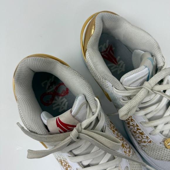 Athletic_Shoes
